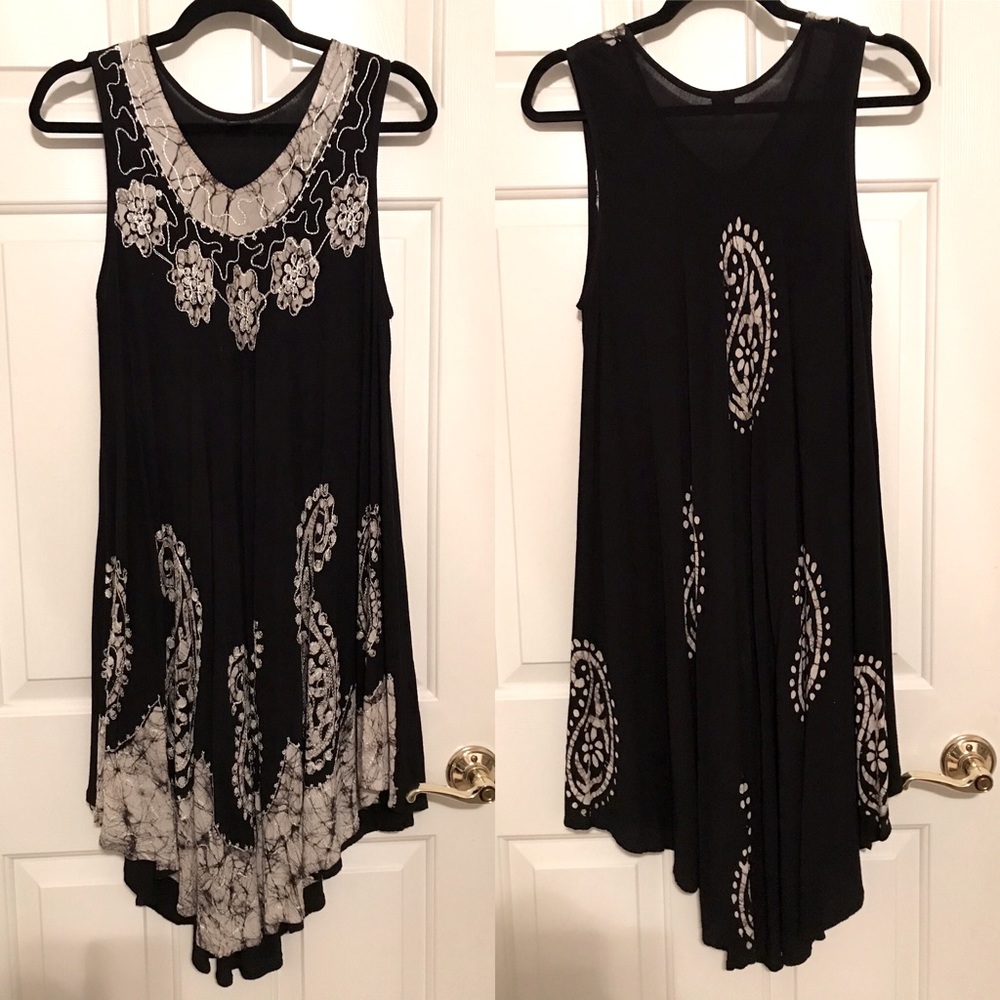 Black and cream embroidered swimsuit coverup NWOT